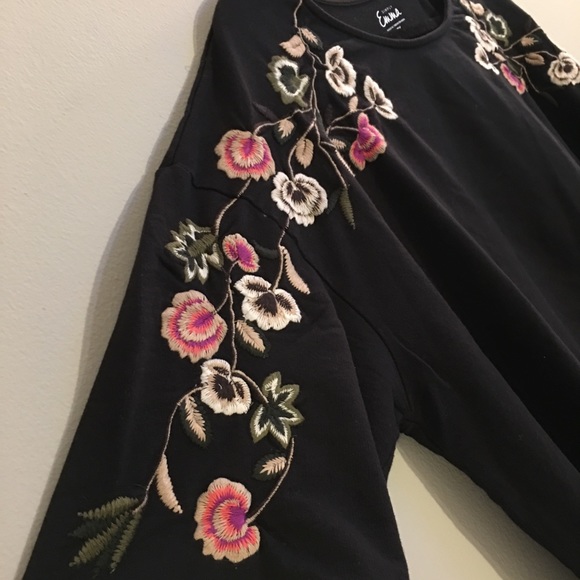 SOLD Floral T-shirt, by Simply Emma - Picture 5 of 8